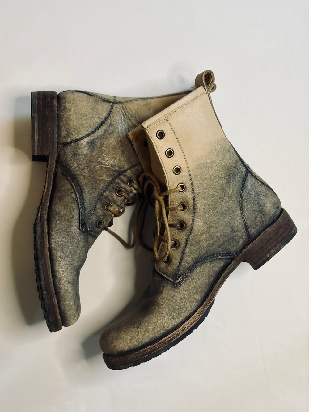 Rare Discontinued Frye Veronica Distressed Ombré Combat Boots 9